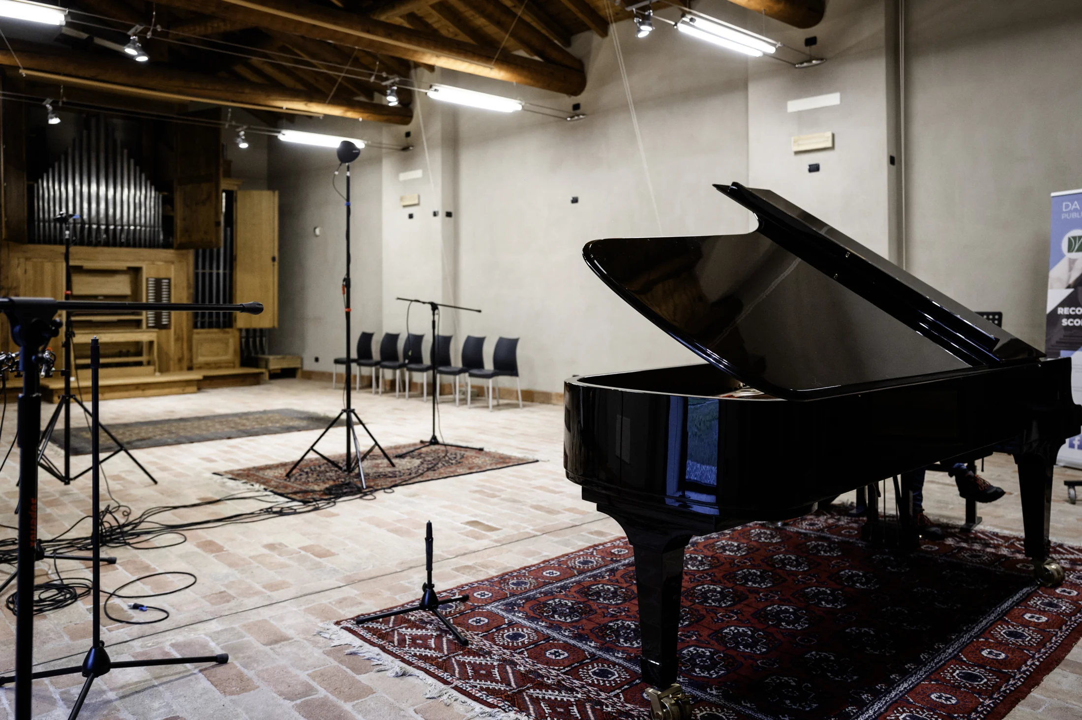 Piano and microphone stands arranged for a session in Sala Musicale Giardino